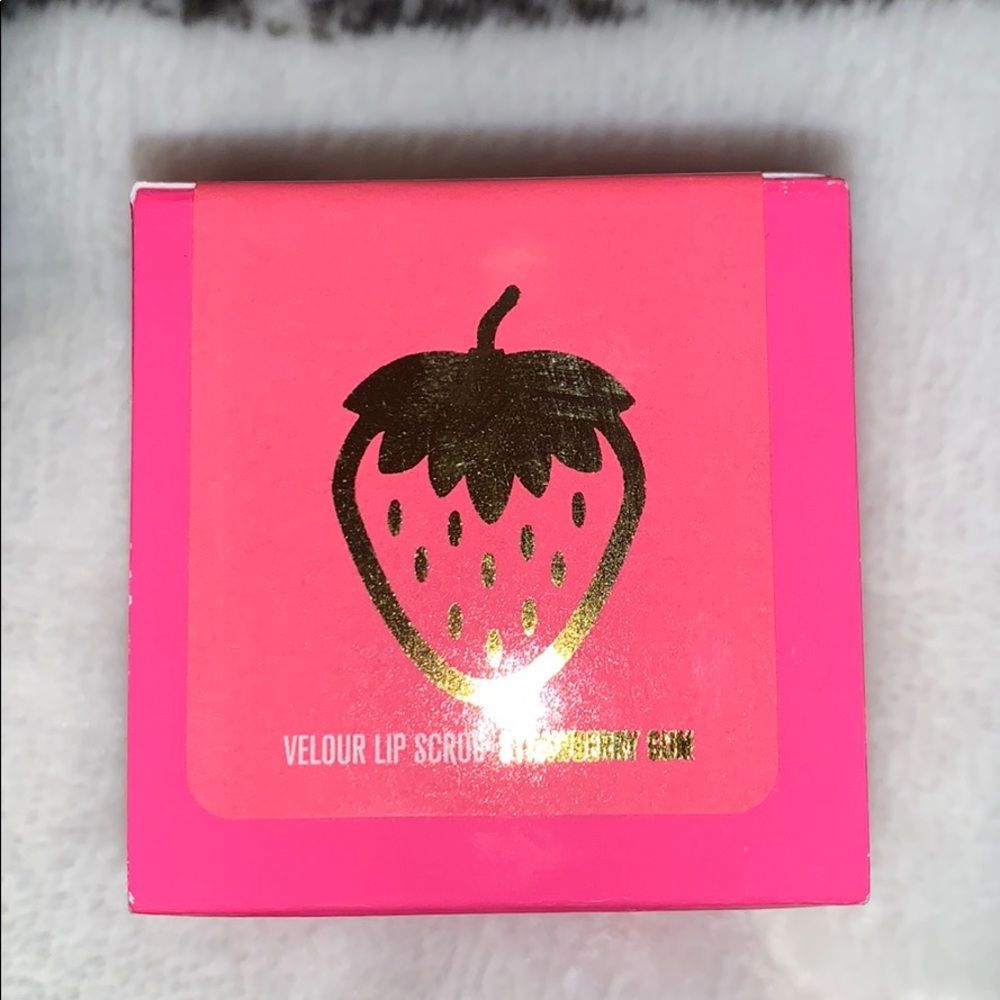 Jeffree Star Strawberry Gum lip scrub